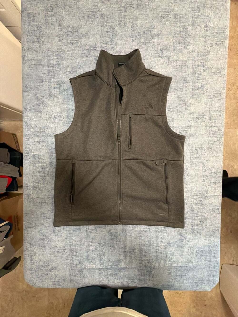 The North Face Men's Dark Gray Heather Full Zip Fleece Hiking Vest